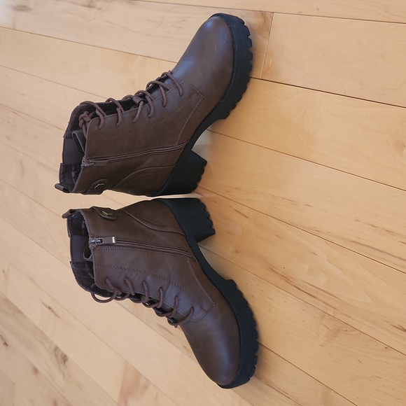 Boots - Picture 2 of 5